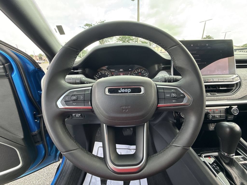 Used 2024 Jeep Compass Latitude AWD/4WD image 16
