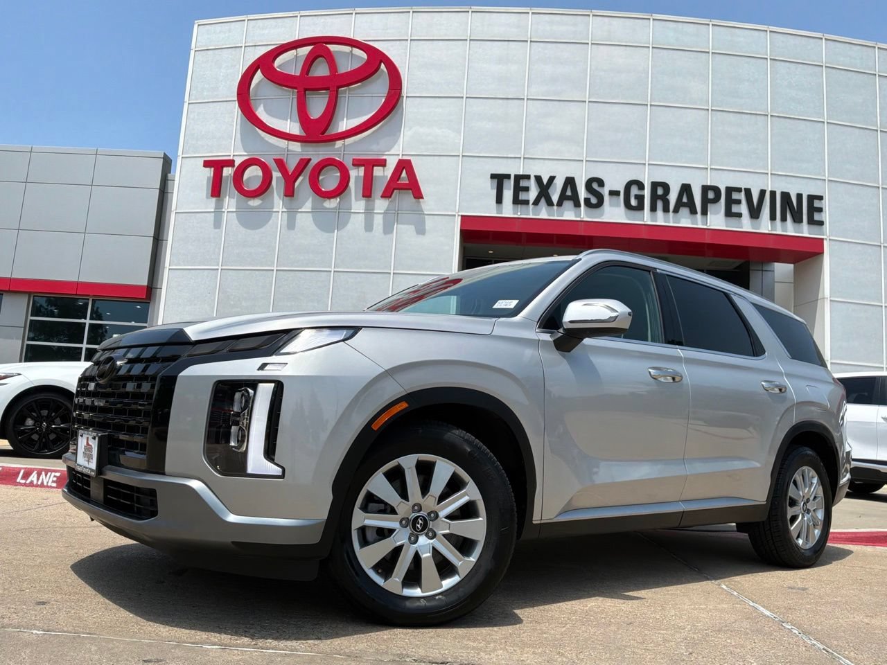 Used 2025 Hyundai Palisade SEL FWD image 2