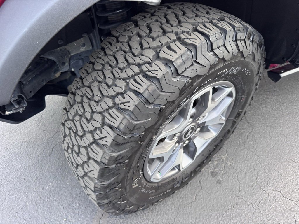 Used 2025 Ford Bronco Badlands image 15