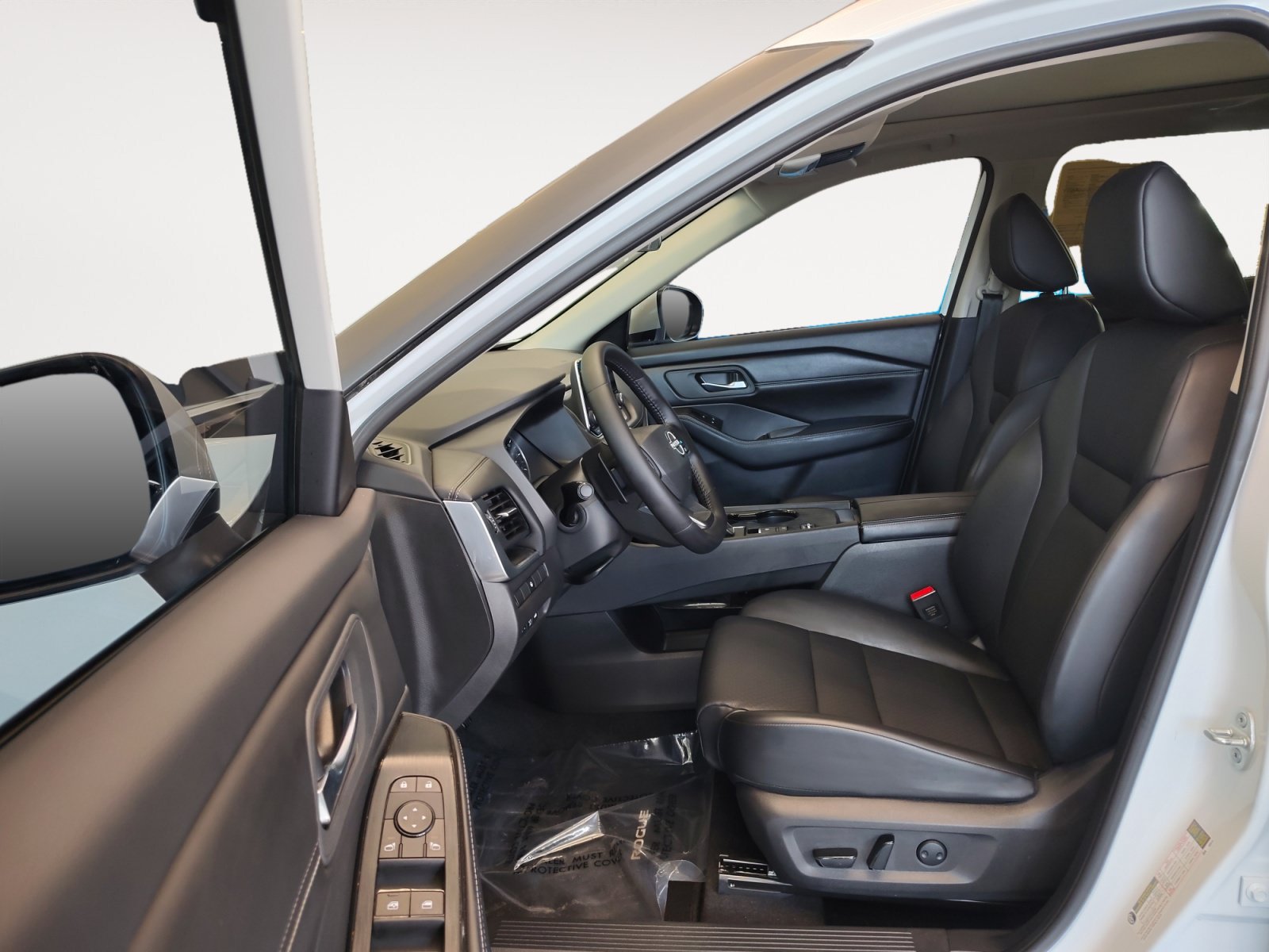 Used 2025 Nissan Rogue SV w/ SV Premium Package FWD image 24