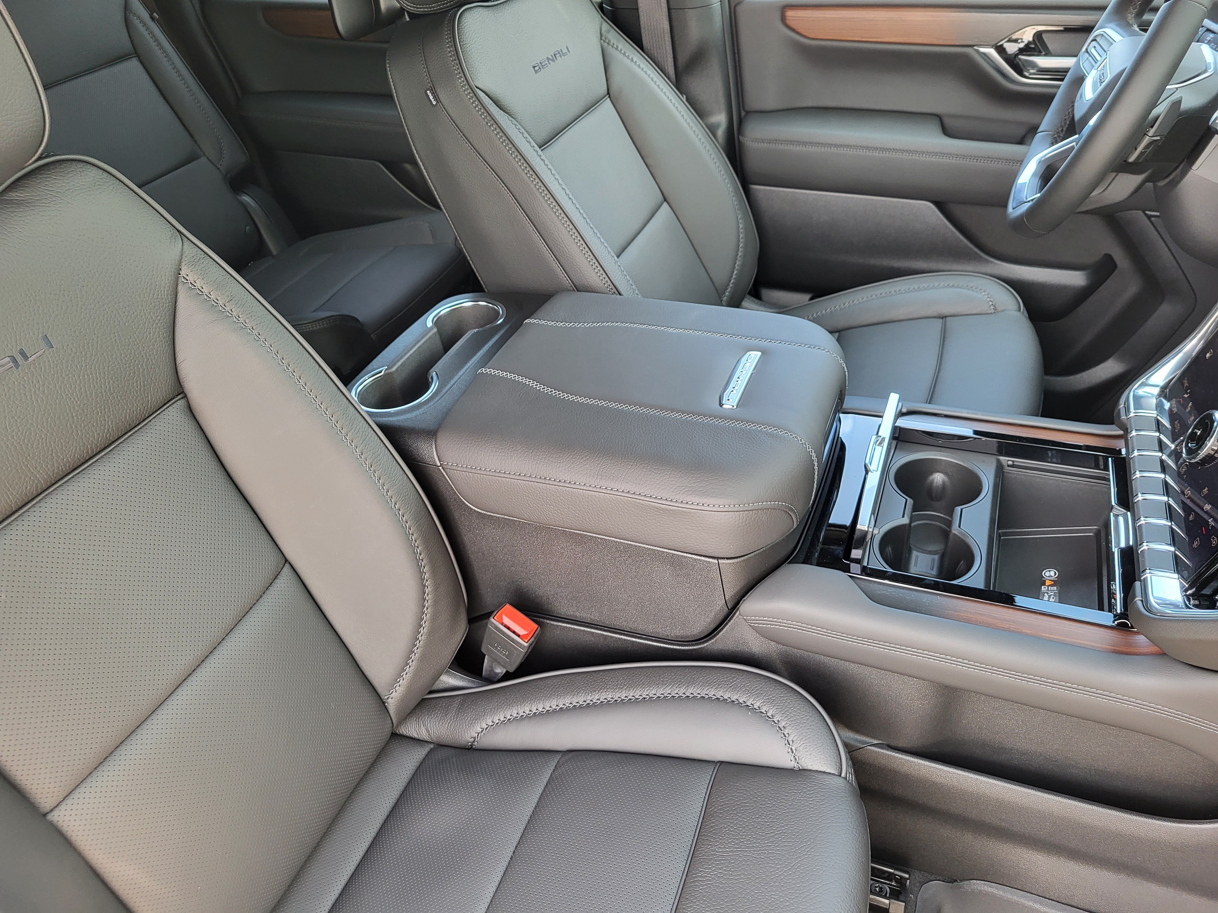 New 2026 GMC Yukon XL Denali w/ Denali Reserve Package AWD/4WD image 13