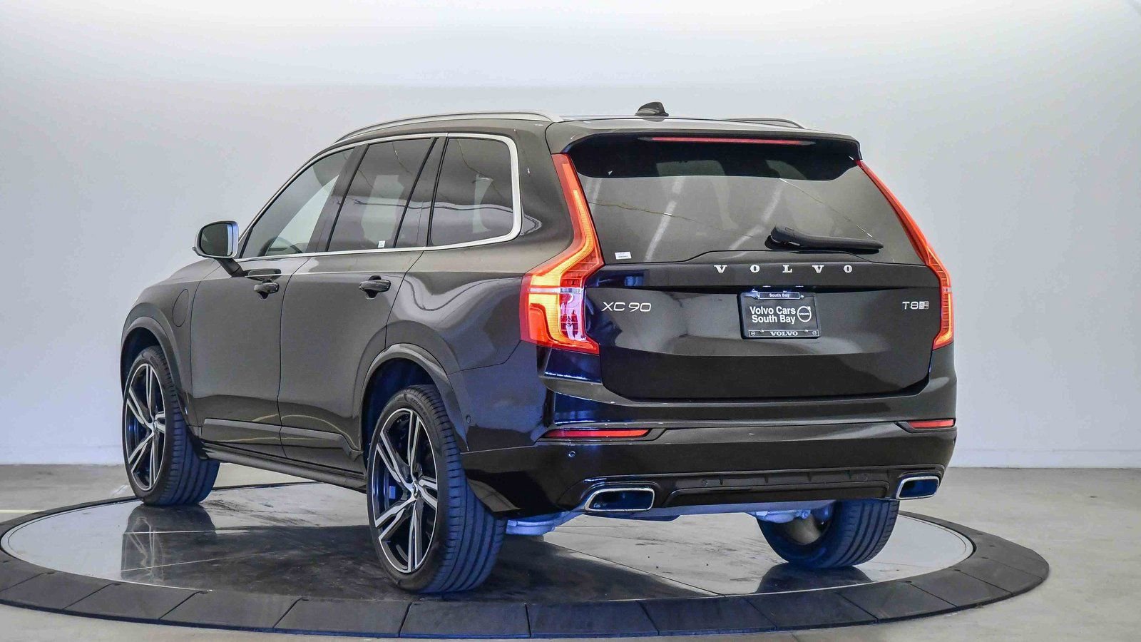 Used 2019 Volvo XC90 T8 R-Design w/ Advanced Package image 2