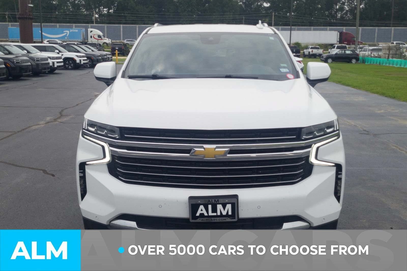 Used 2024 Chevrolet Suburban LT RWD image 2