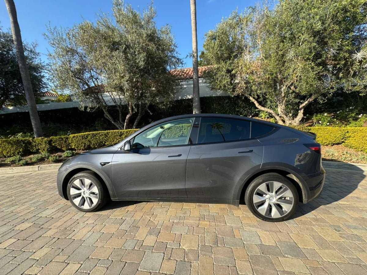 Used 2024 Tesla Model Y Long Range AWD/4WD image 9
