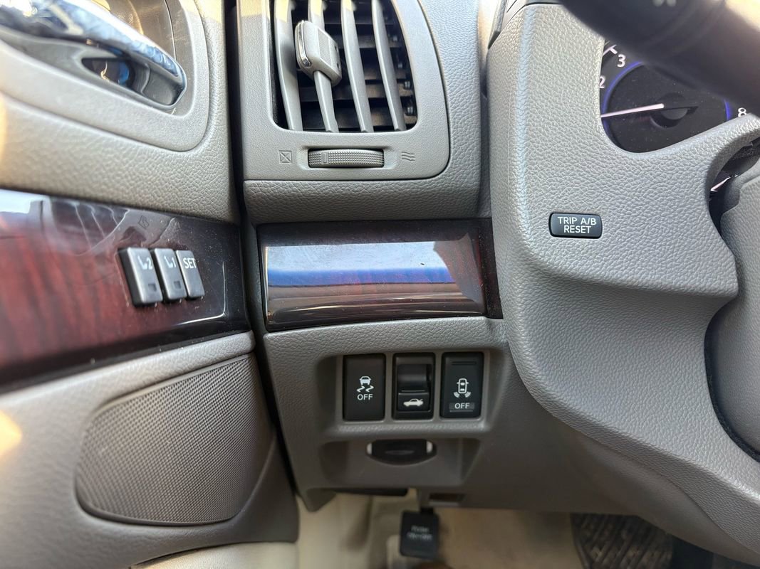 Used 2014 INFINITI Q60 Convertible w/ Premium Package image 23