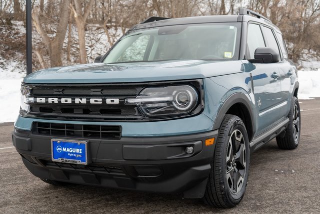 Used 2022 Ford Bronco Sport Outer Banks w/ Tech Package image 2