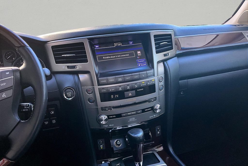 Used 2013 Lexus LX 570 4WD w/ Luxury Pkg image 10