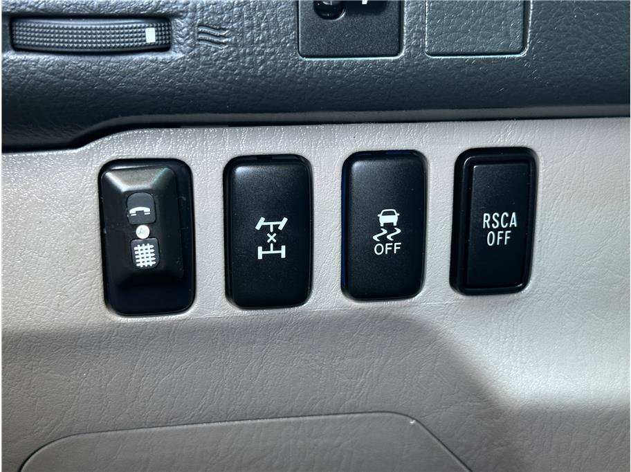Used 2008 Toyota 4Runner SR5 AWD/4WD image 25