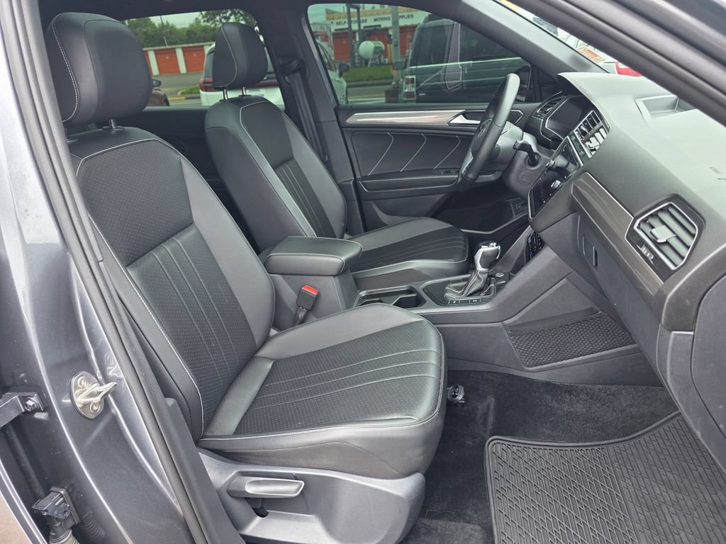 Used 2024 Volkswagen Tiguan SE R-Line FWD image 25