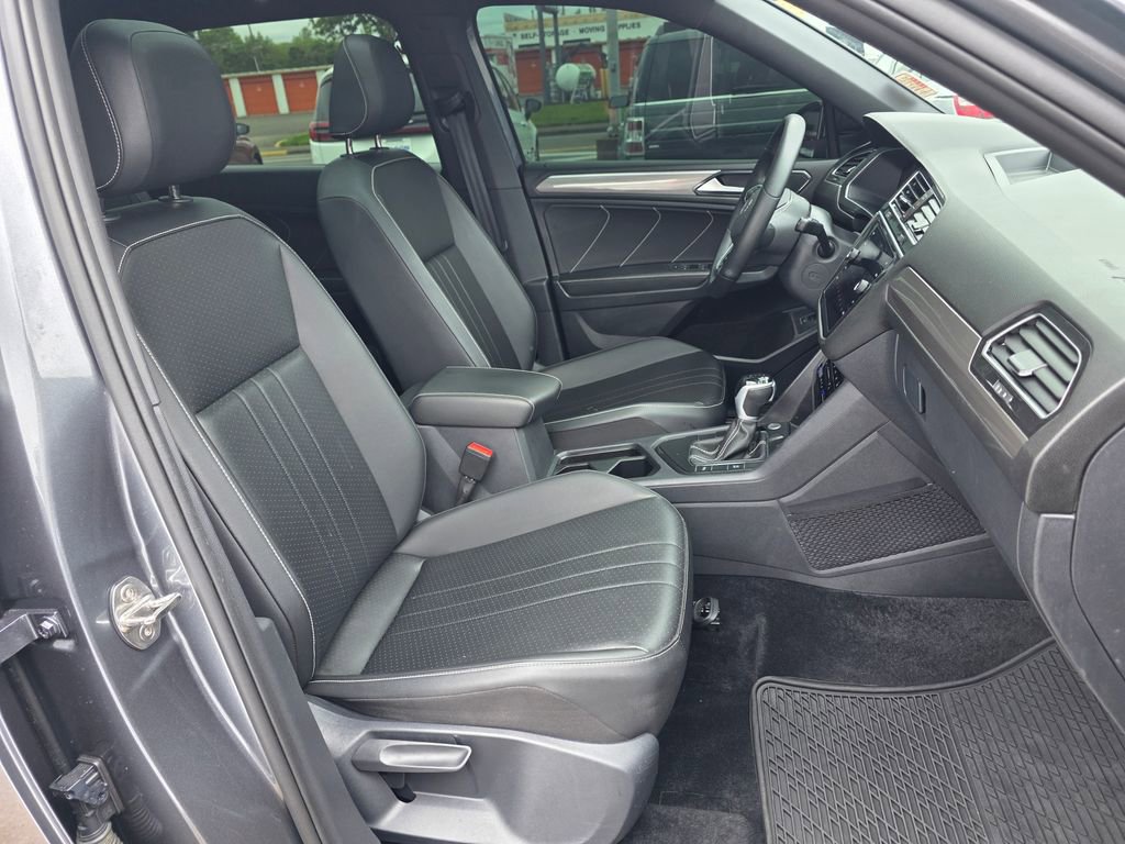 Used 2024 Volkswagen Tiguan SE R-Line FWD image 25