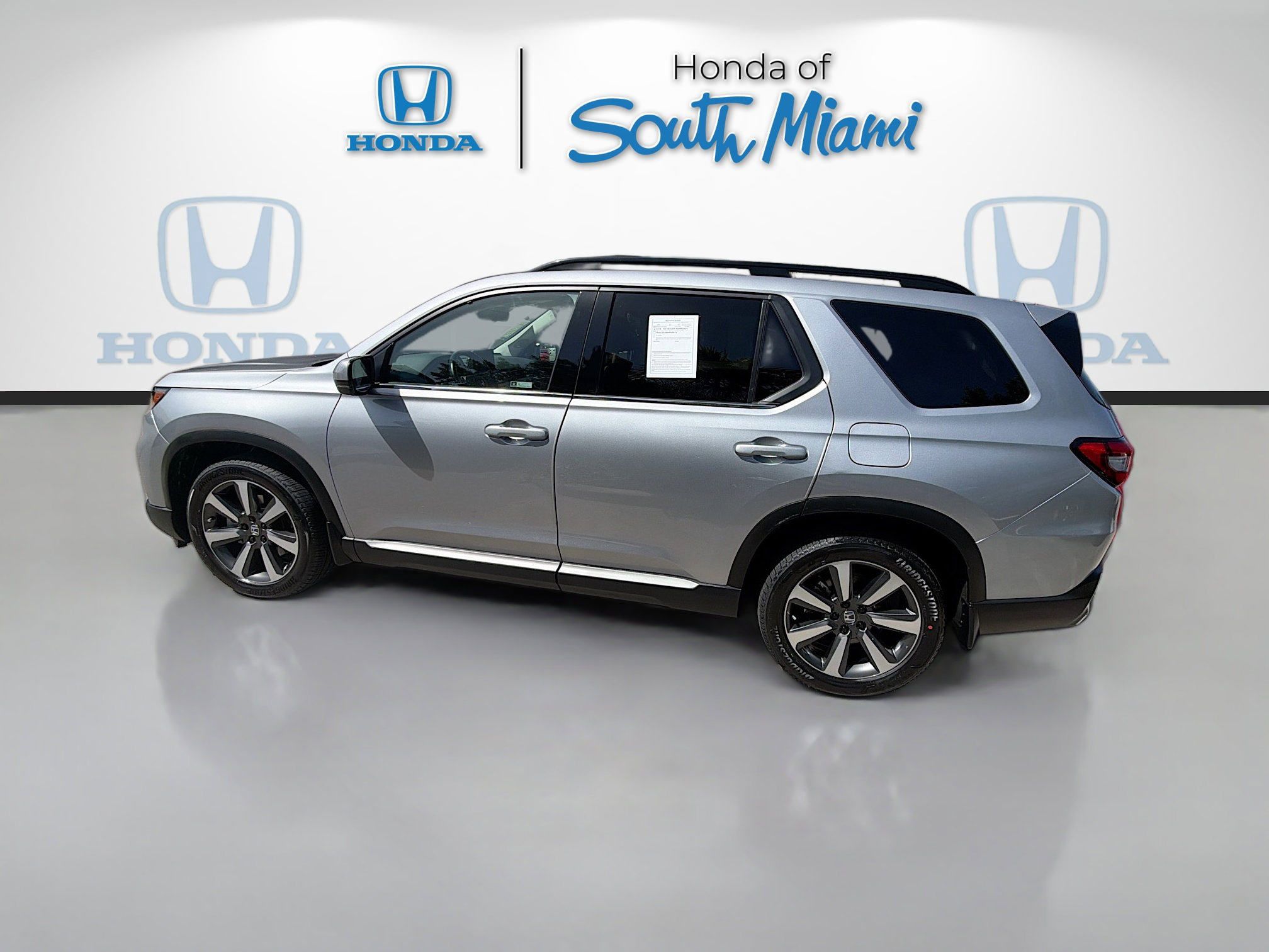 Certified 2024 Honda Pilot Touring image 4