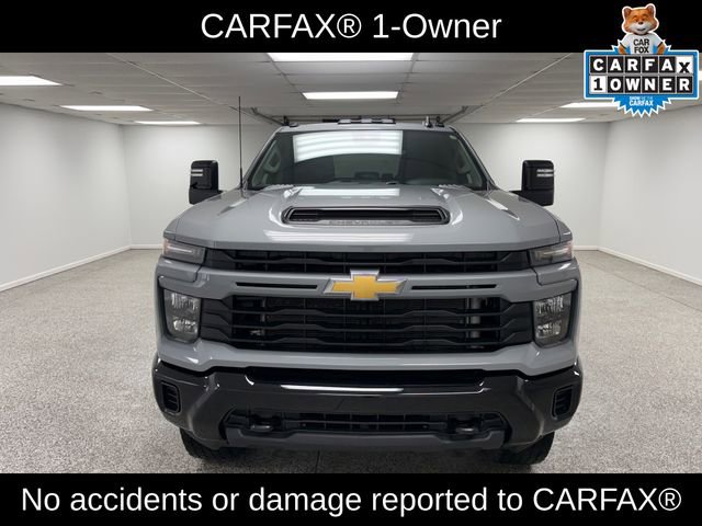 Used 2024 Chevrolet Silverado 2500 Custom w/ Custom Value Package image 2