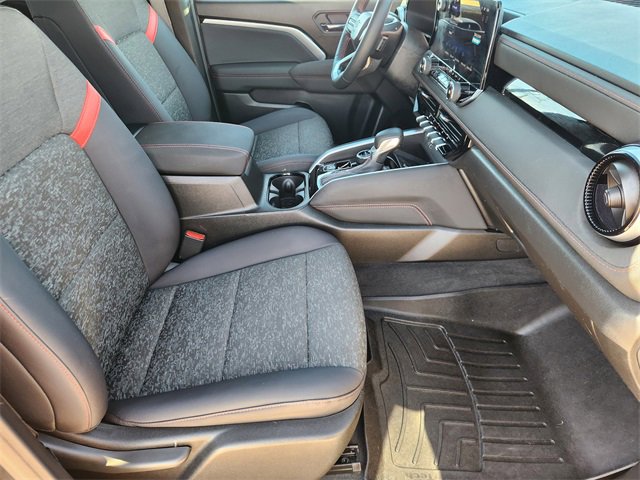 Used 2025 Chevrolet Colorado Z71 image 14