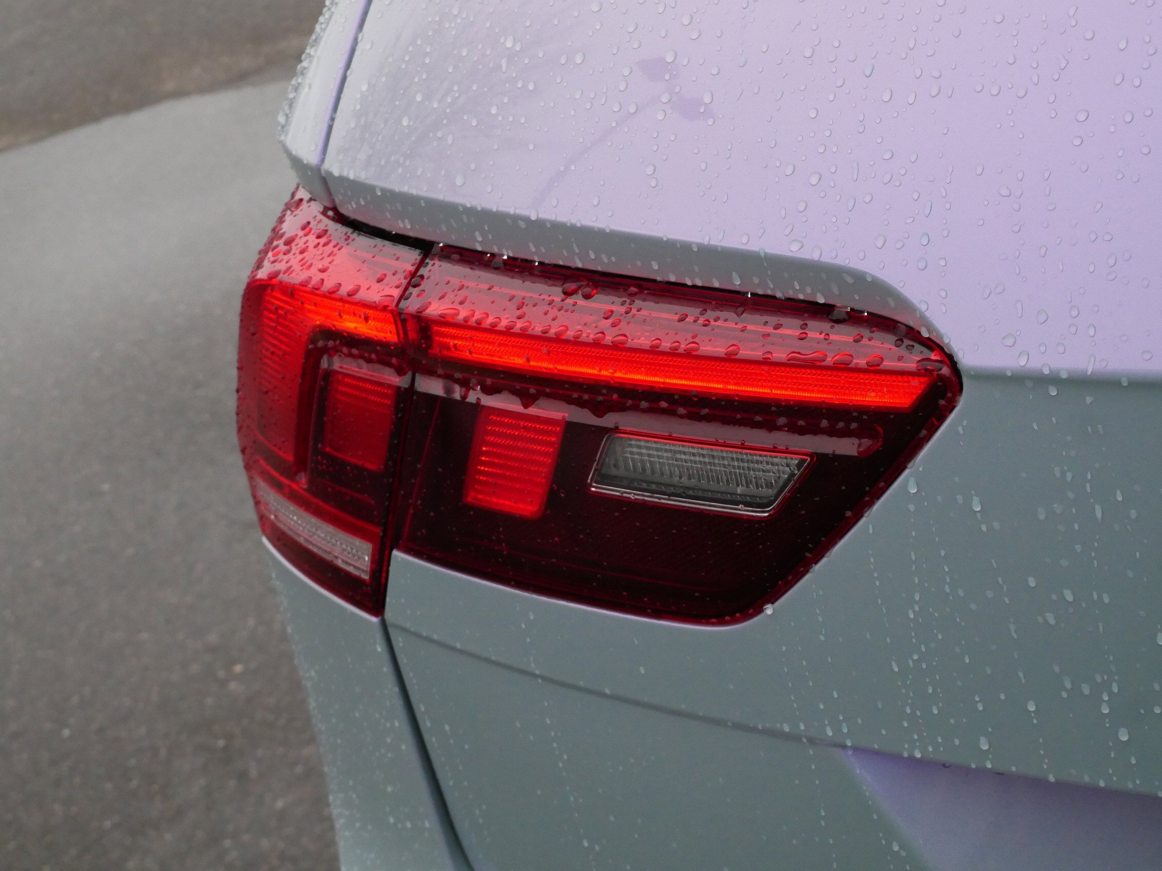 Used 2021 Volkswagen Tiguan SE R-Line image 17