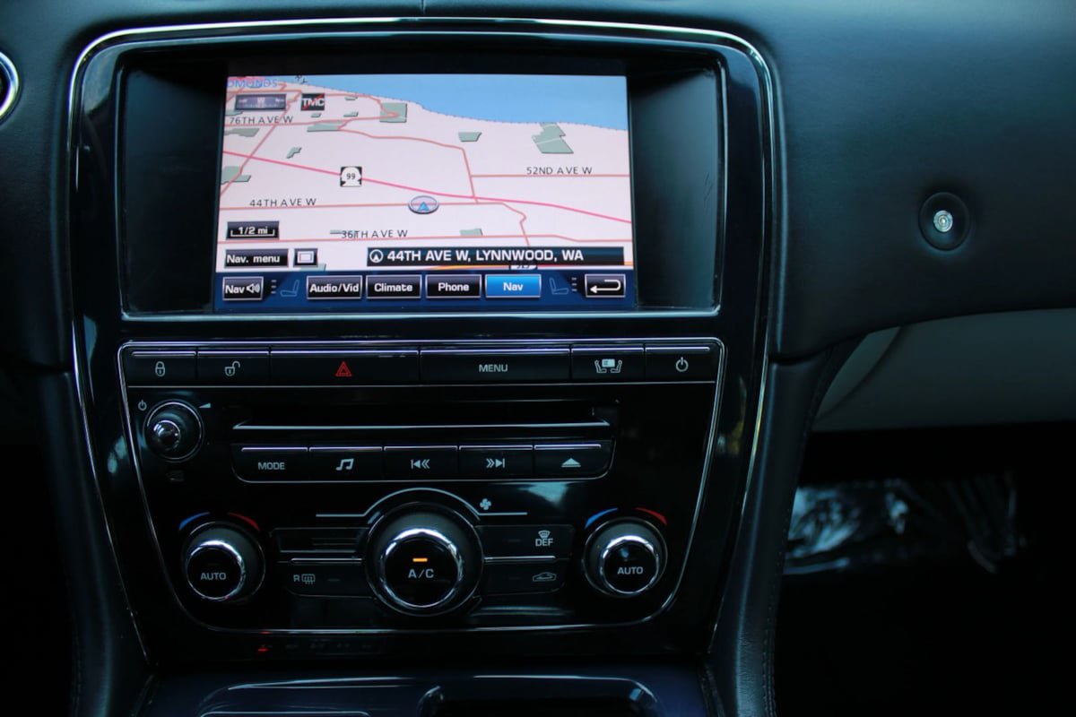 Used 2012 Jaguar XJ RWD image 18