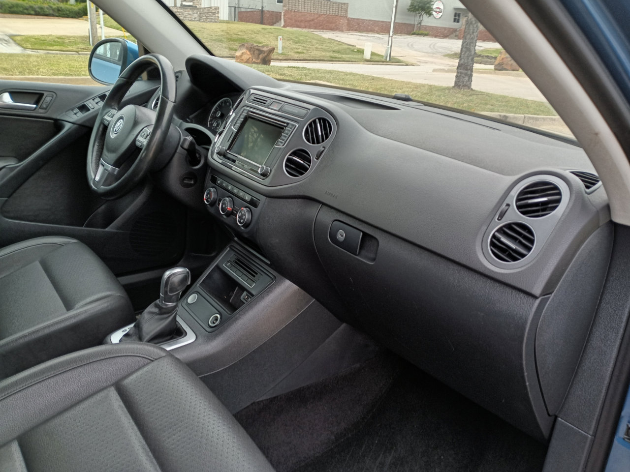 Used 2017 Volkswagen Tiguan S image 18