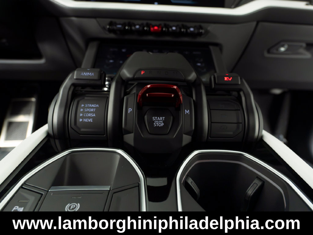 Used 2025 Lamborghini Urus SE AWD/4WD image 23