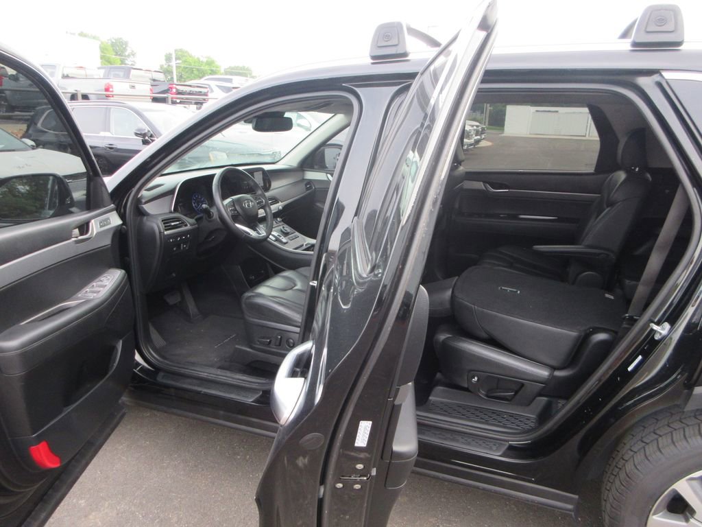 Used 2022 Hyundai Palisade SEL w/ Premium Package FWD image 5