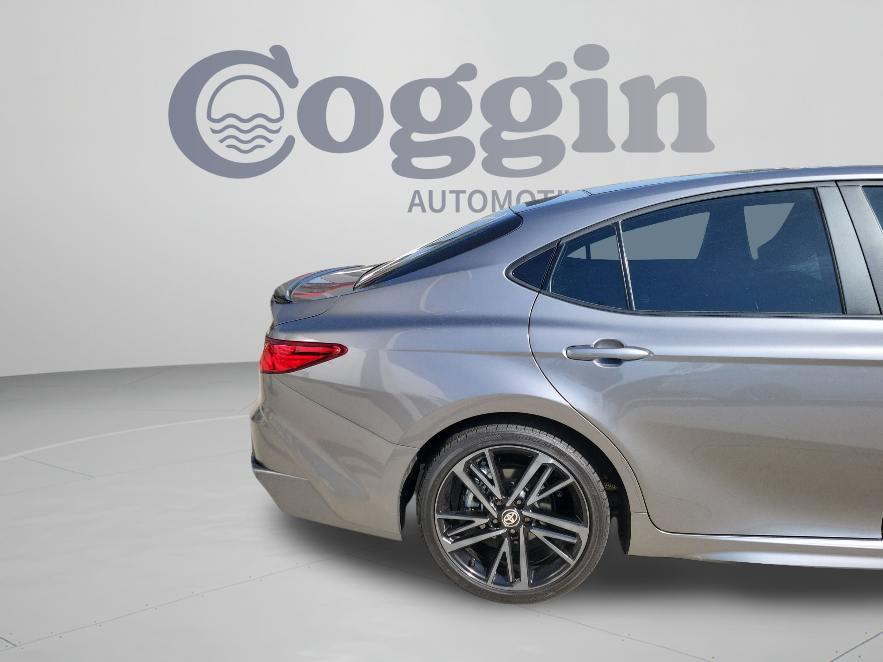 Used 2025 Toyota Camry XSE FWD image 32