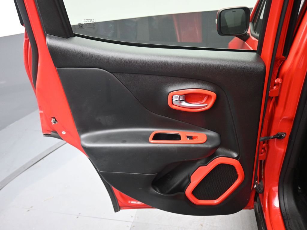 Used 2017 Jeep Renegade Altitude FWD image 28