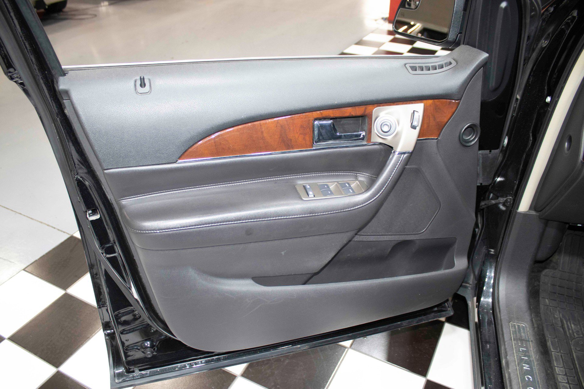 Used 2014 Lincoln MKX AWD w/ Olive Ash Wood Package image 36