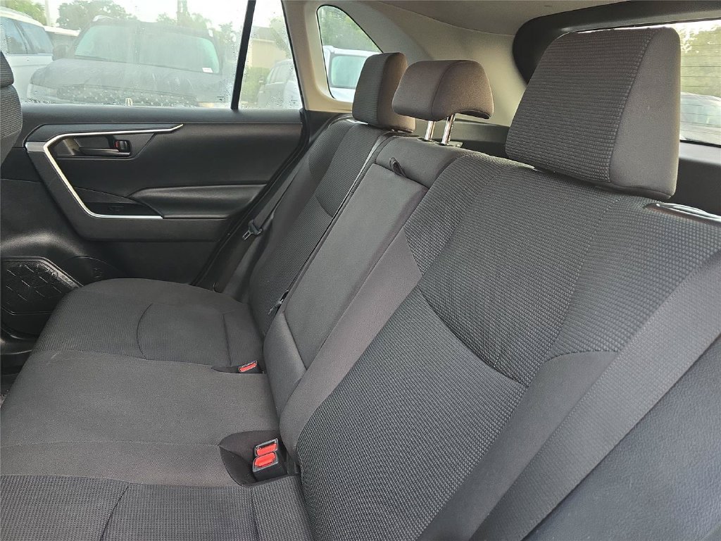 Used 2020 Toyota RAV4 LE FWD image 11