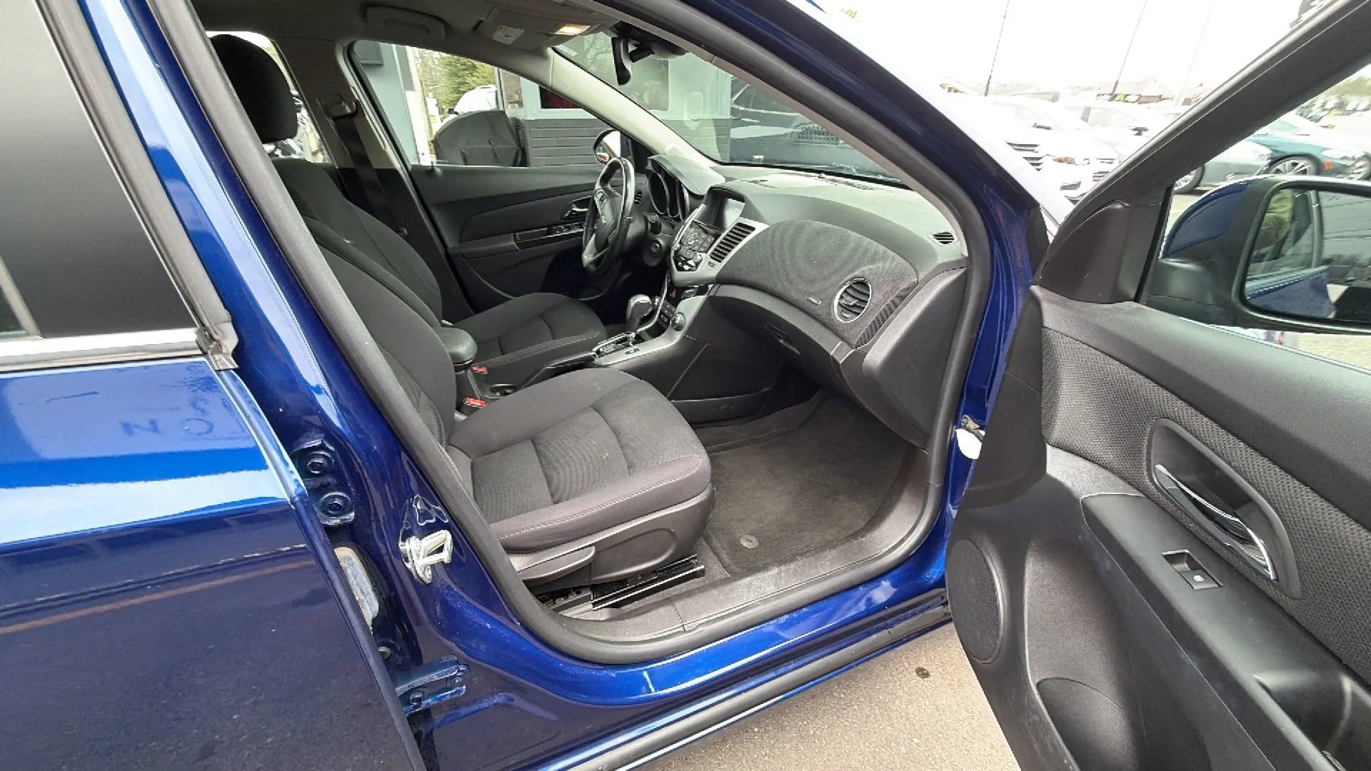 Used 2013 Chevrolet Cruze LT image 26