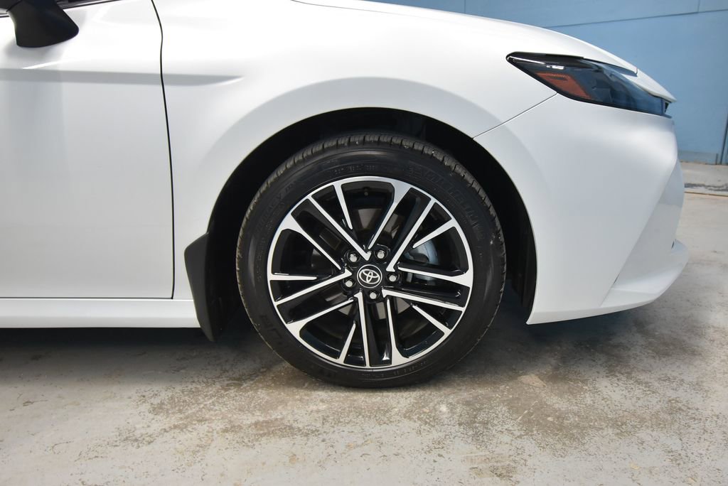 Used 2025 Toyota Camry XLE AWD/4WD image 36