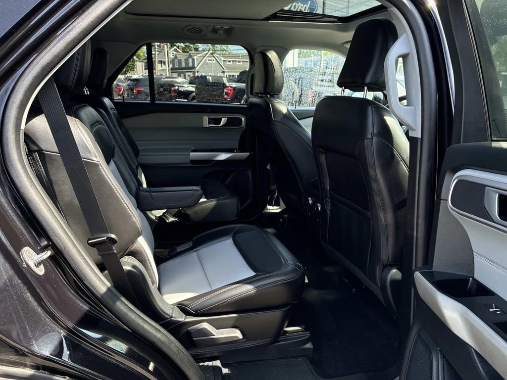 Used 2023 Ford Explorer XLT w/ Equipment Group 202A AWD/4WD image 10