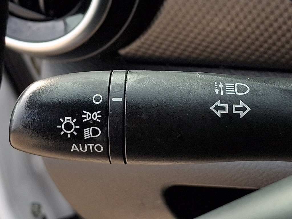 Used 2023 Nissan Kicks SV w/ Interior Electronics Package FWD image 24