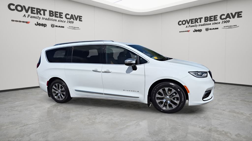 Used 2023 Chrysler Pacifica Pinnacle image 12
