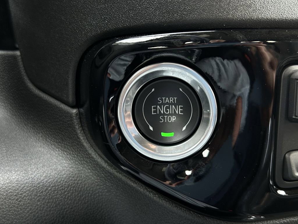 Used 2025 Chevrolet Silverado 2500 LTZ w/ LTZ Convenience Package image 26