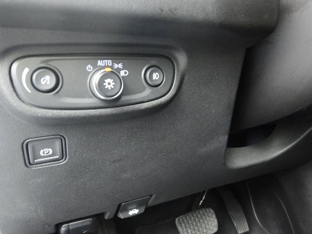 Used 2024 GMC Terrain SLT image 12