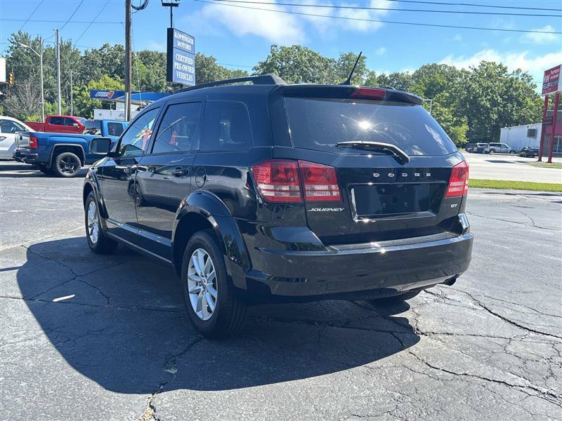 Used 2017 Dodge Journey SE FWD image 4