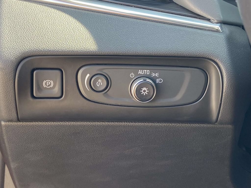 Used 2019 Buick Enclave Essence FWD image 29