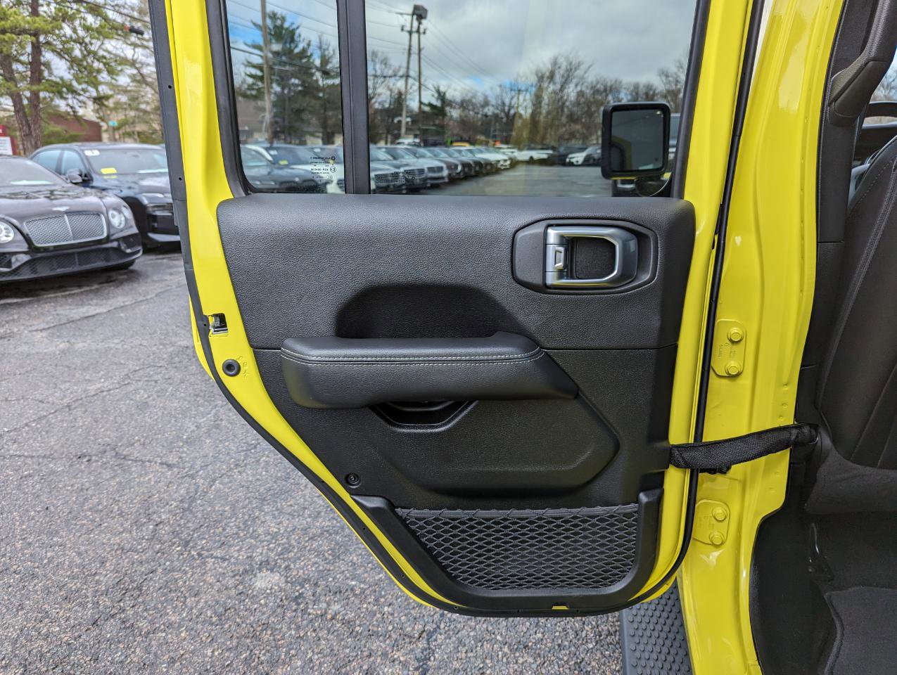 Used 2023 Jeep Wrangler Unlimited Sahara w/ Cold Weather Group AWD/4WD image 37
