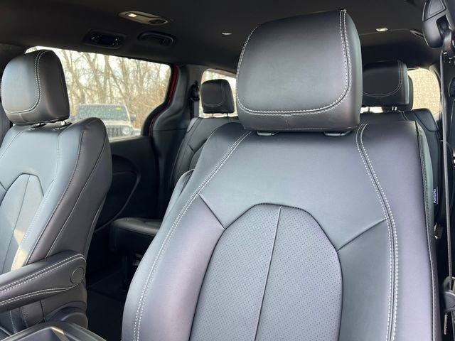 New 2026 Chrysler Pacifica Select AWD/4WD image 14