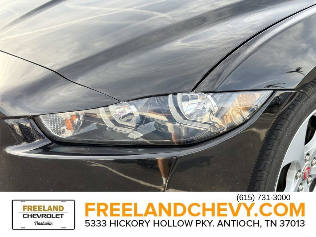Used 2017 Jaguar XE image 10