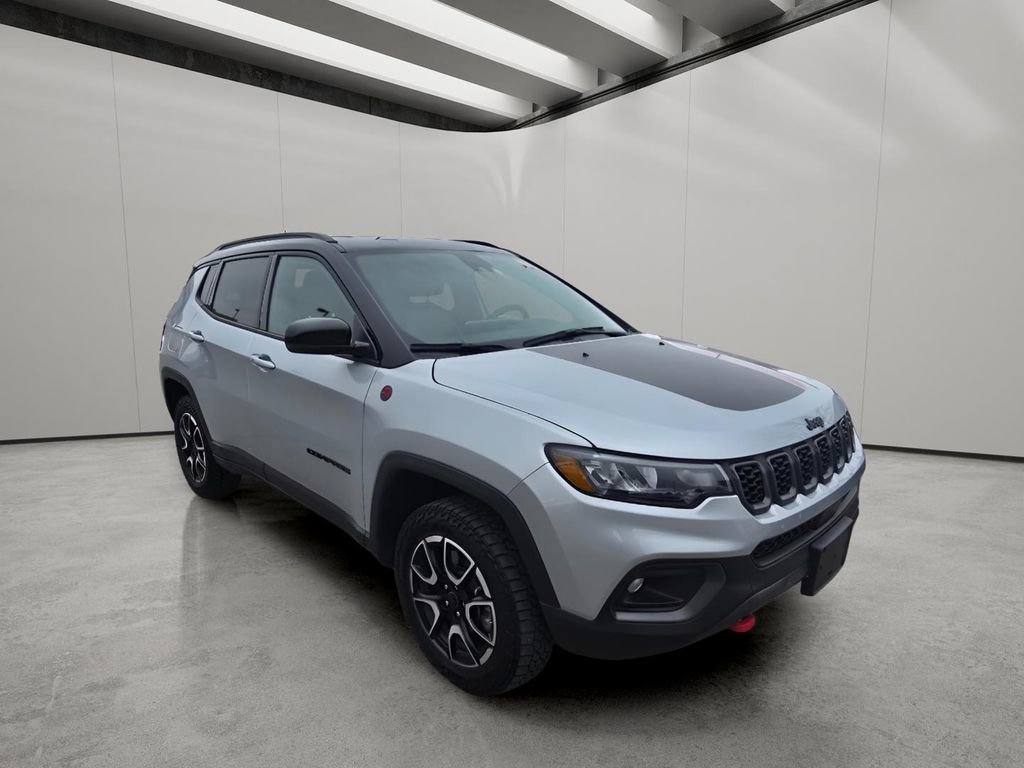 Used 2025 Jeep Compass Trailhawk AWD/4WD image 7