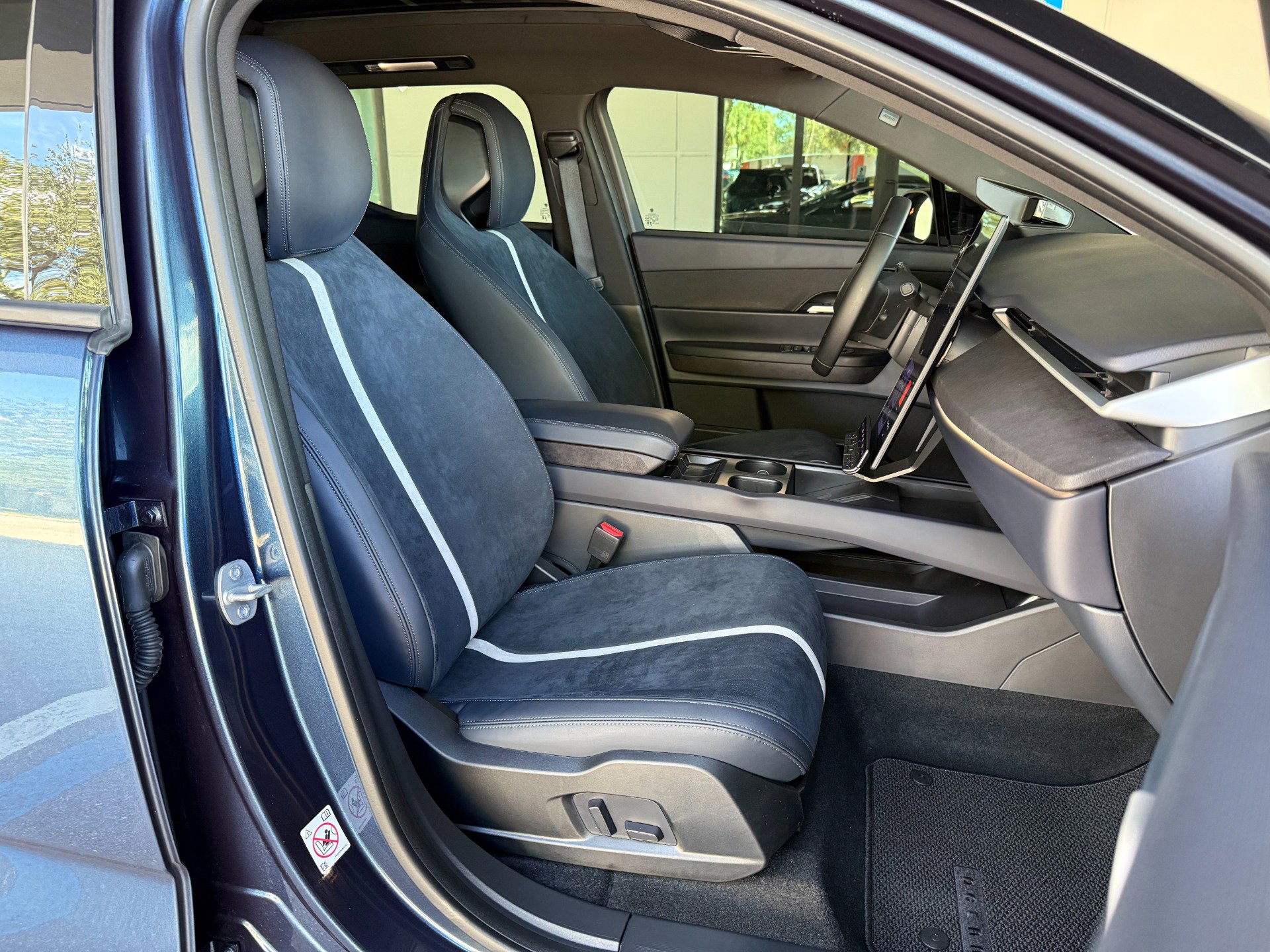 Used 2023 Fisker Ocean Extreme image 31