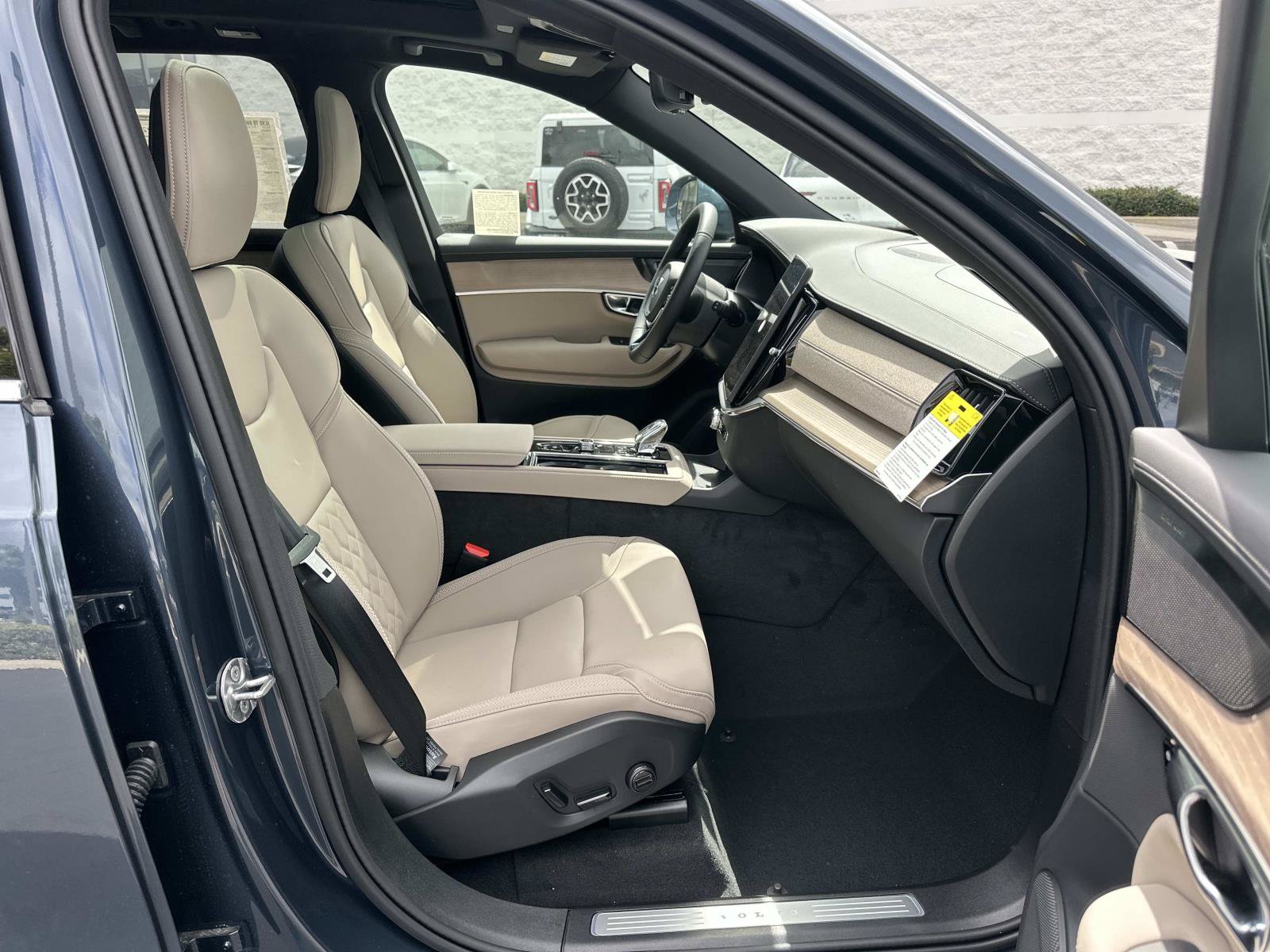 New 2026 Volvo XC90 T8 Plus w/ Protection Package Premier AWD/4WD image 21