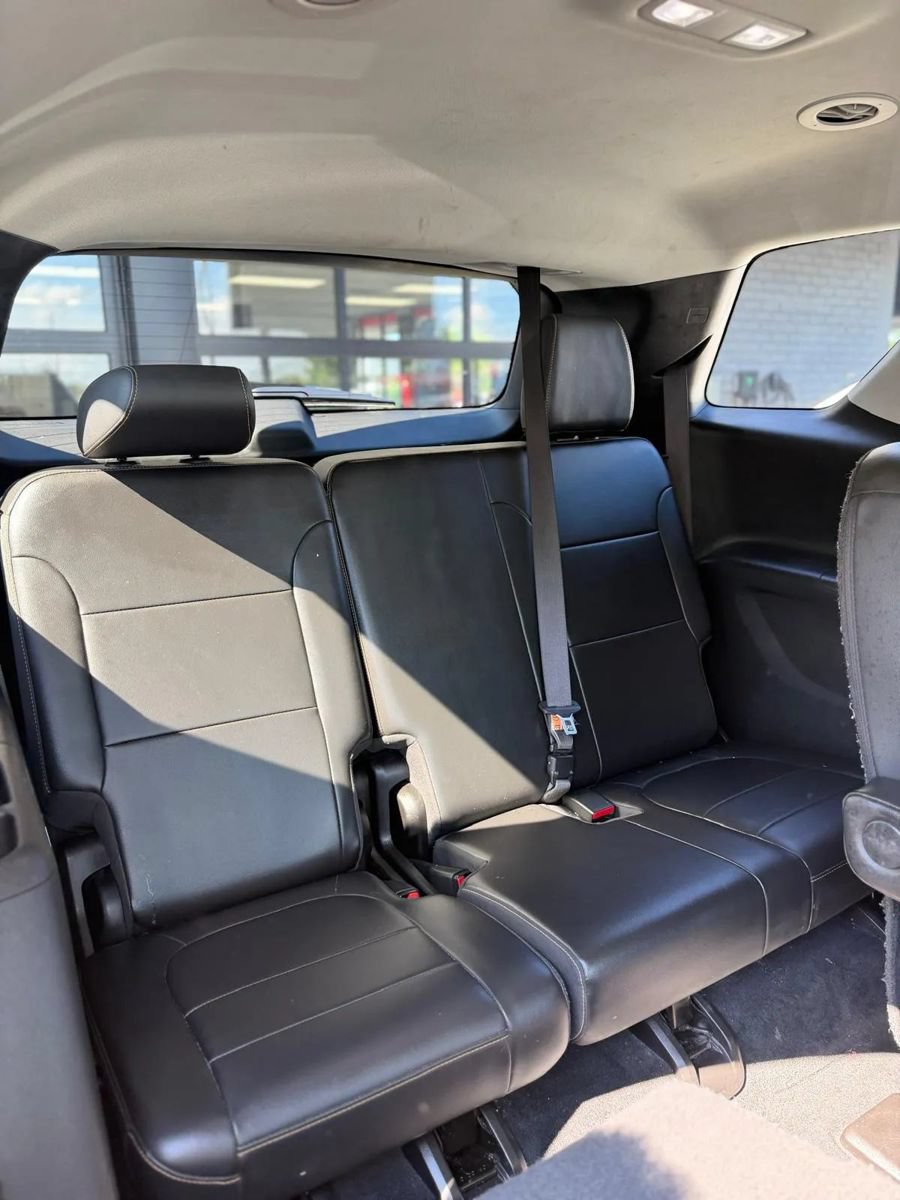 Used 2021 Chevrolet Traverse RS FWD image 17
