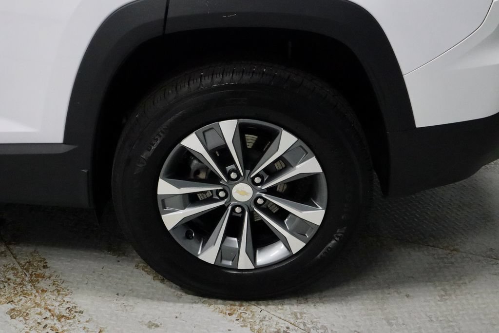 Used 2025 Chevrolet Equinox LT FWD image 18