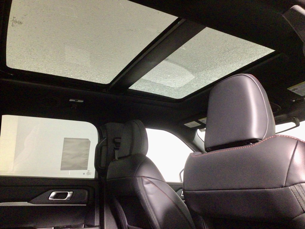 New 2025 Ford Explorer ST-Line image 3