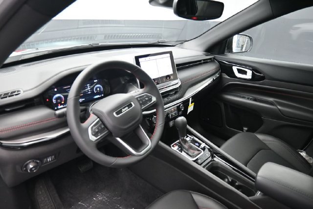 New 2026 Jeep Compass Trailhawk w/ Sun, Sound & Navigation Group AWD/4WD image 12