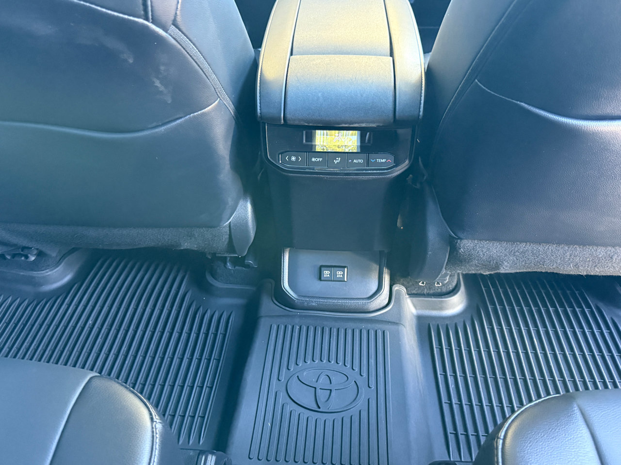 Used 2021 Toyota Highlander XSE image 18