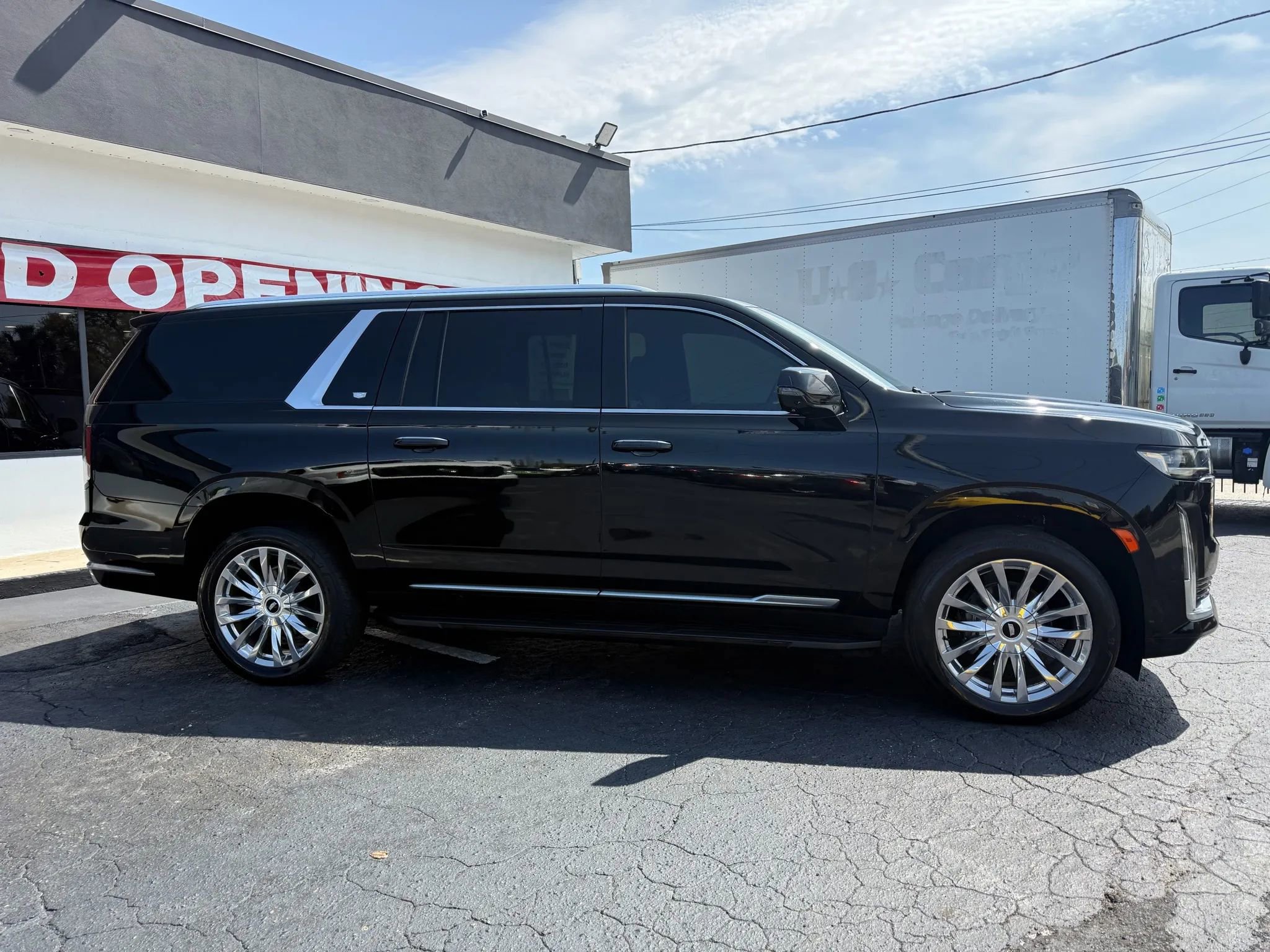 Used 2022 Cadillac Escalade ESV Luxury image 4