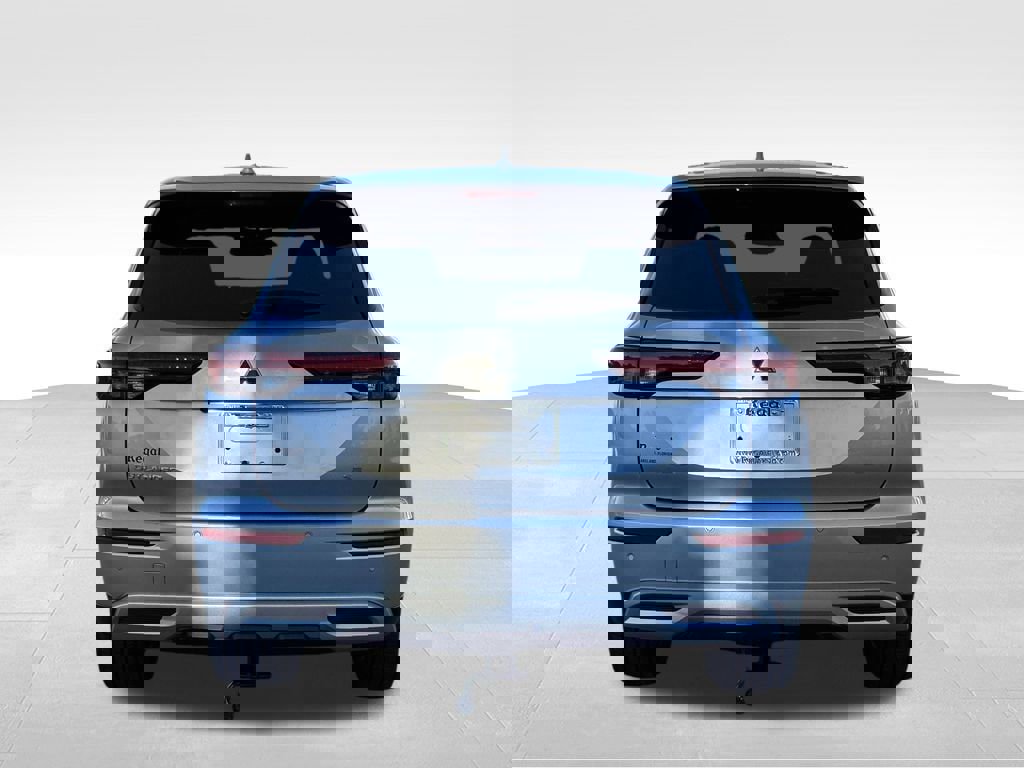 Used 2023 Mitsubishi Outlander SE image 4