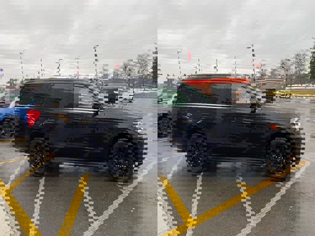 Used 2024 Ford Expedition XLT image 6