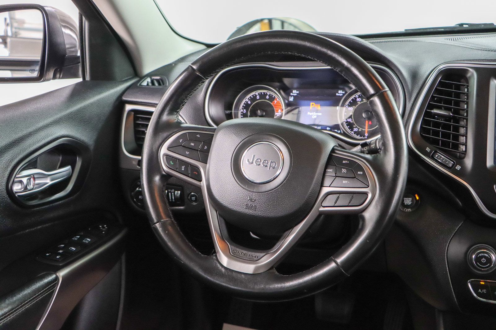 Used 2021 Jeep Cherokee Latitude Lux w/ Sun & Sound Group AWD/4WD image 12